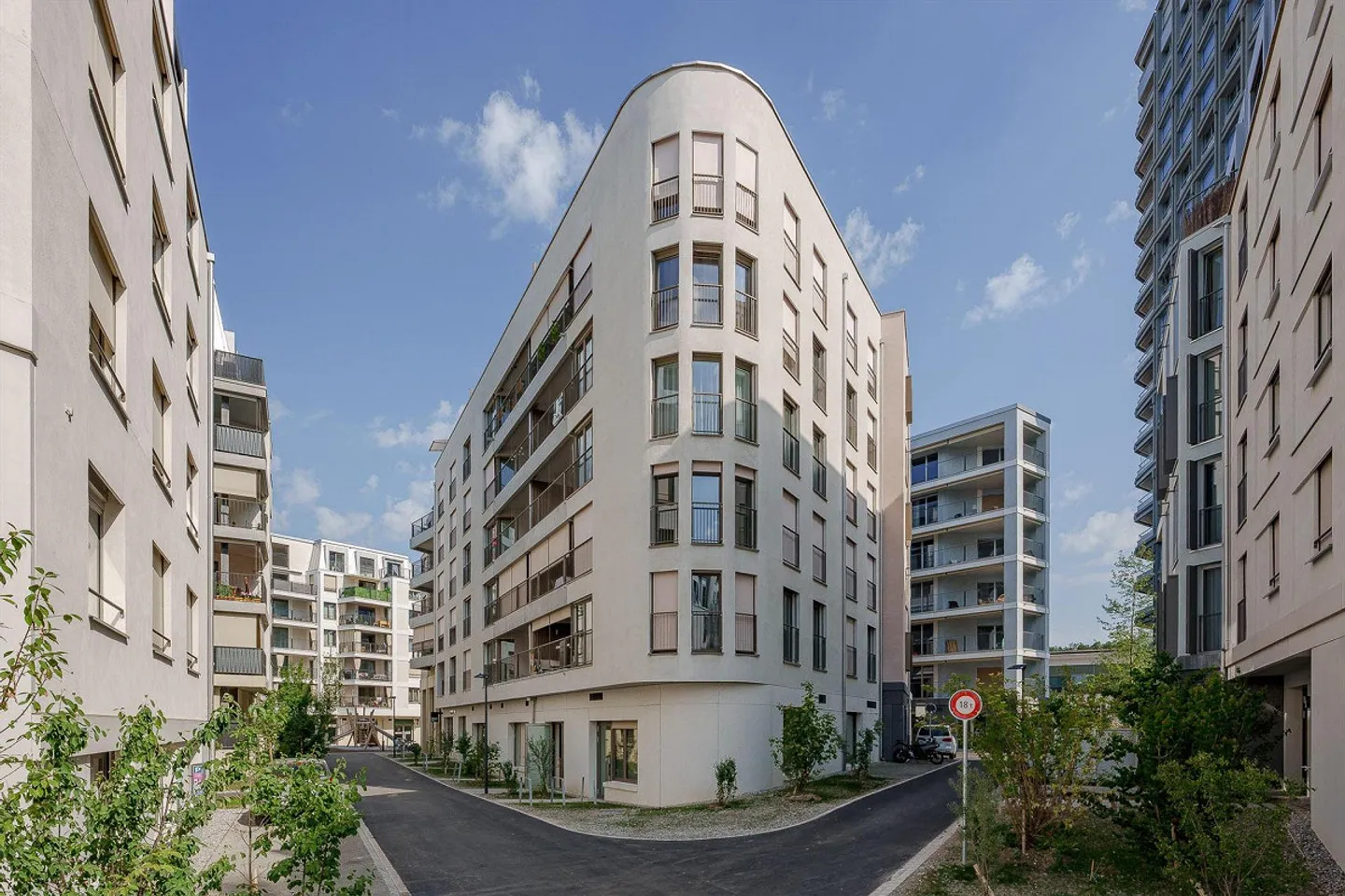 Moderne 4.5 Zimmerwohnung - Foto 1 von 8