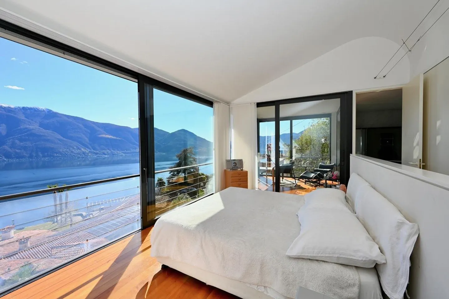 VILLA CON VISTA LAGO. STILE MINIMALISTA. MASSIMO LUSSO - Foto 9 di 16