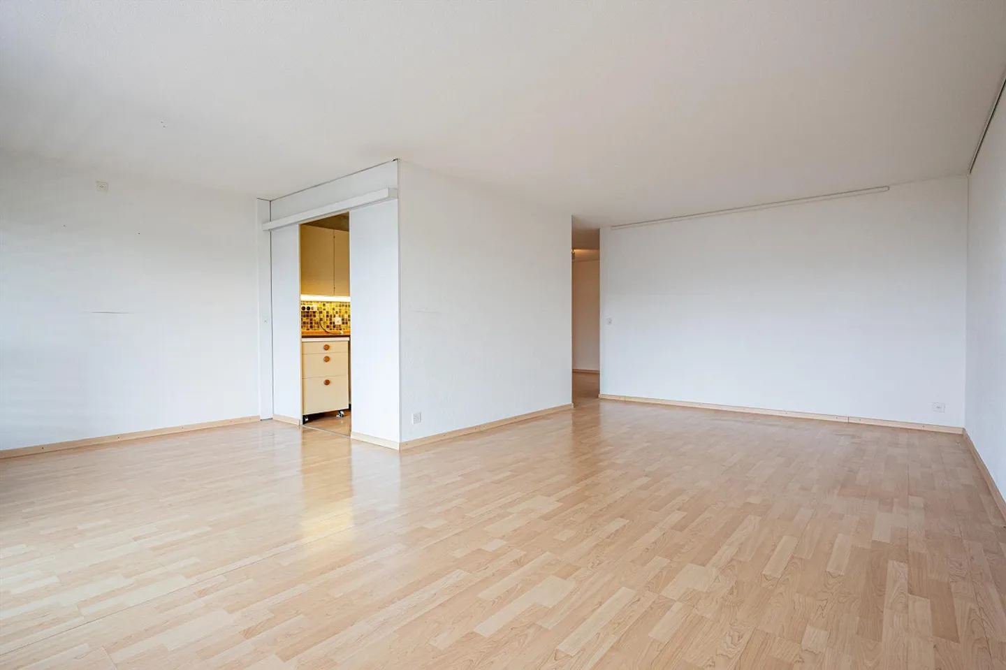 Bright 4.5-room apartment with balcony in Muri near Bern for sale - Photo 4 of 13