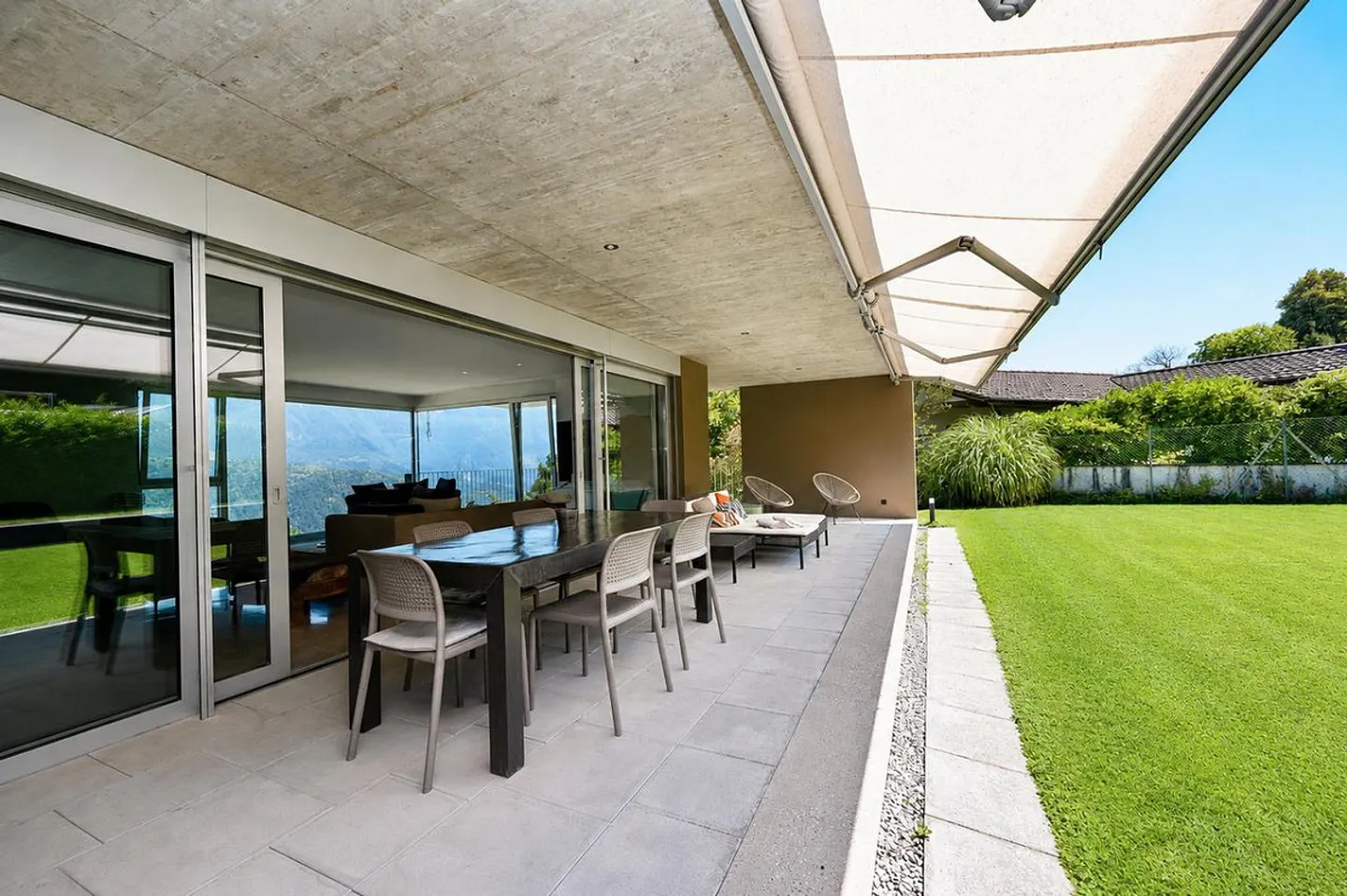 Modern Villa in Exclusive, Tranquil Setting Surrounded by Nature - Photo 8 of 29