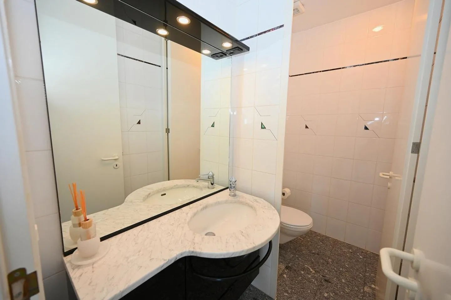 VILLA CON VISTA LAGO. STILE MINIMALISTA. MASSIMO LUSSO - Foto 14 di 16