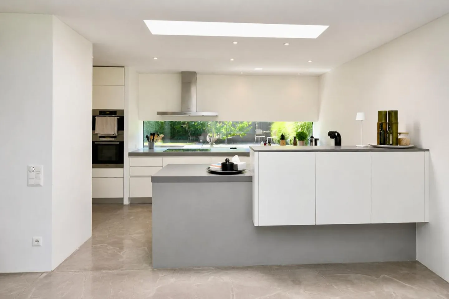 Modern Villa in Exclusive, Tranquil Setting Surrounded by Nature - Photo 13 of 29