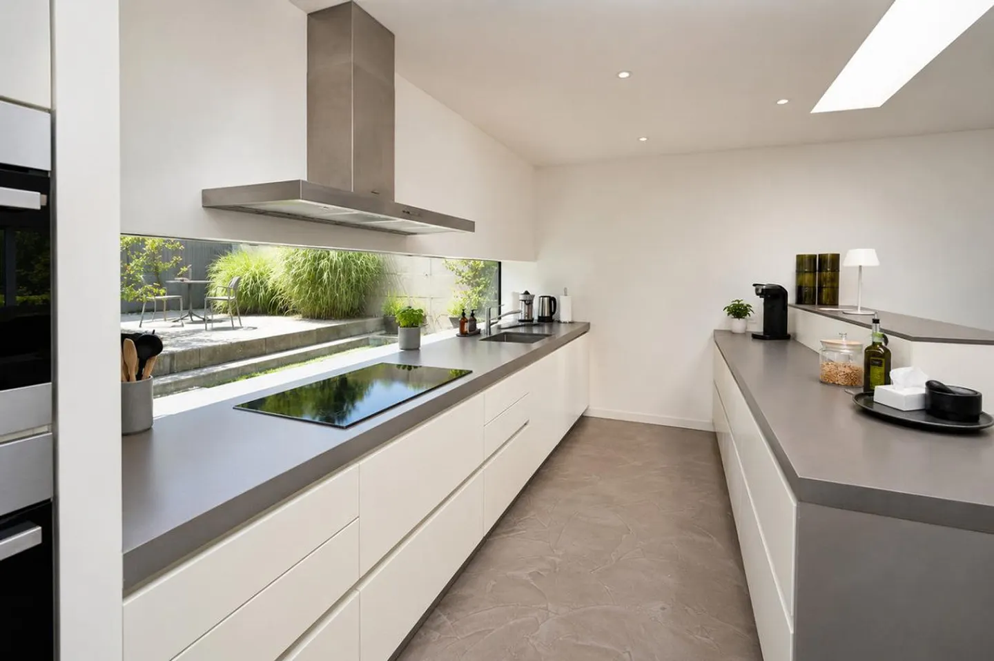 Modern Villa in Exclusive, Tranquil Setting Surrounded by Nature - Photo 14 of 29