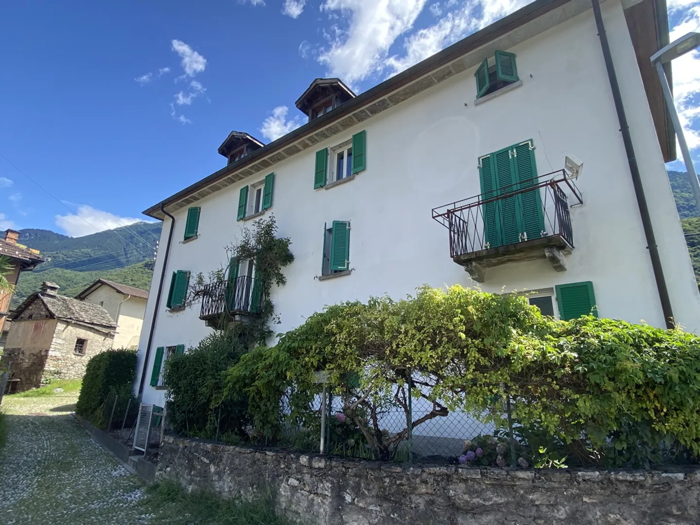 CLARO - Tipica "Casa Patrizia" ticinese inizio 1900 - Foto 1 di 40