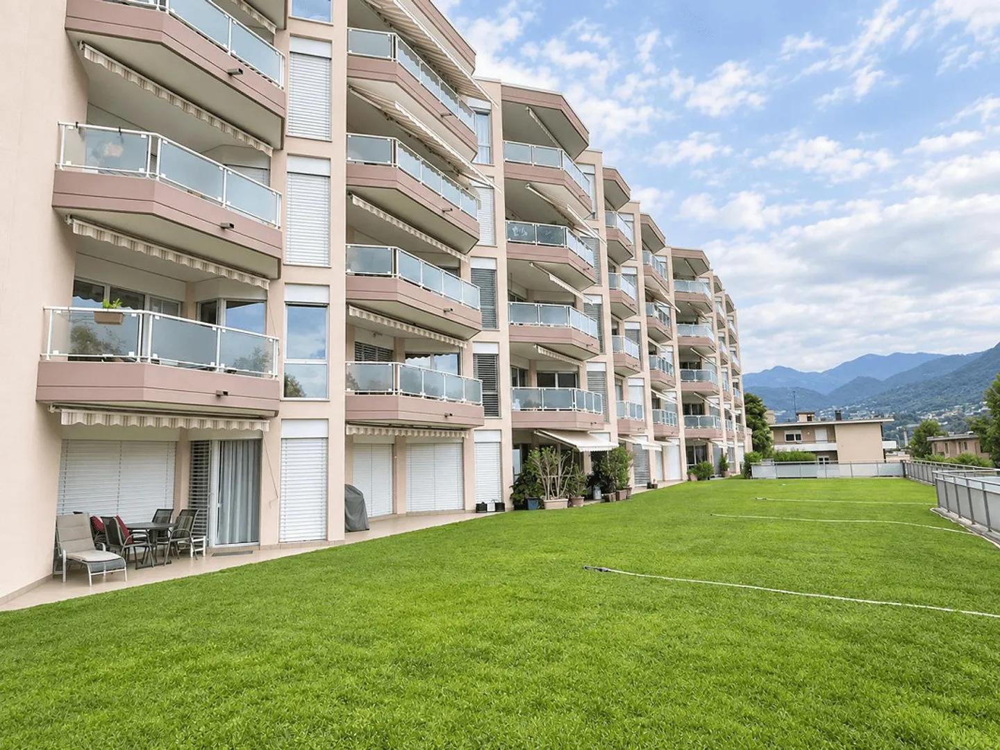4.5 APARTMENT WITH SPLENDID CITY VIEW AND PARTIAL LAKE VIEW - Photo 3 of 13