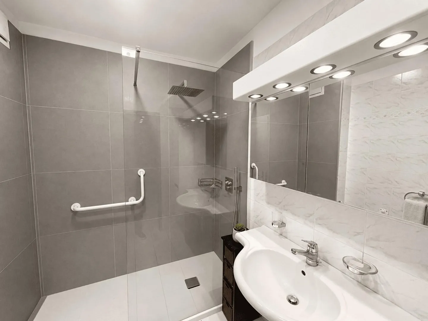 4.5 APARTMENT WITH SPLENDID CITY VIEW AND PARTIAL LAKE VIEW - Photo 13 of 13