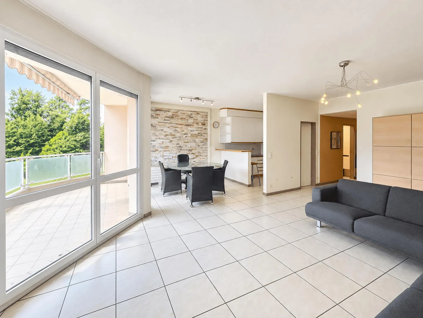4.5 APARTMENT WITH SPLENDID CITY VIEW AND PARTIAL LAKE VIEW - Photo 10 of 13