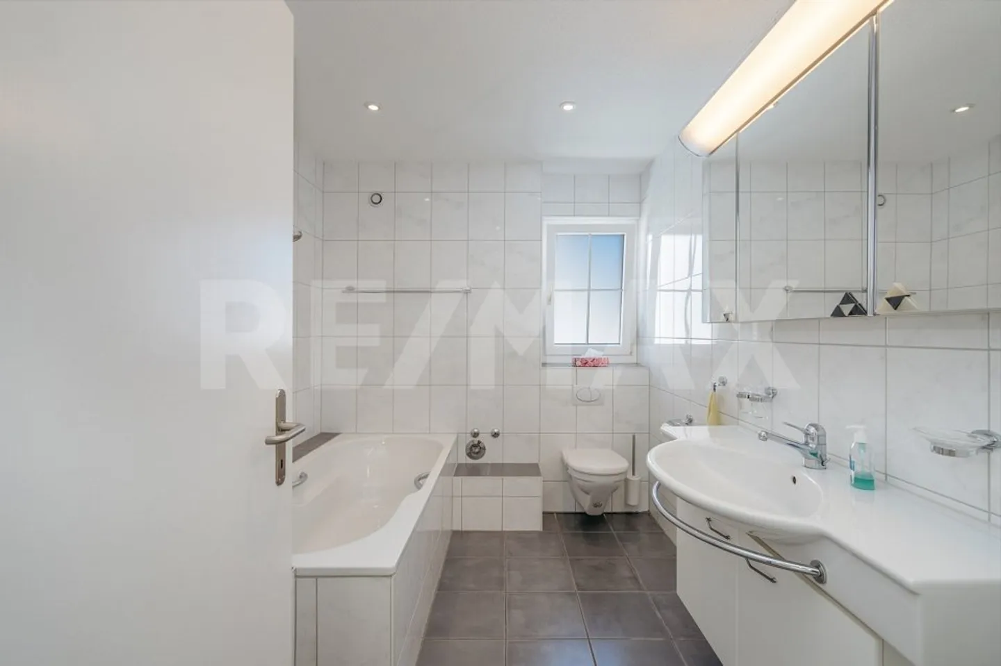 Ampia esperienza abitativa con fascino attico - Qualità della vita su due livelli! - Foto 10 di 13