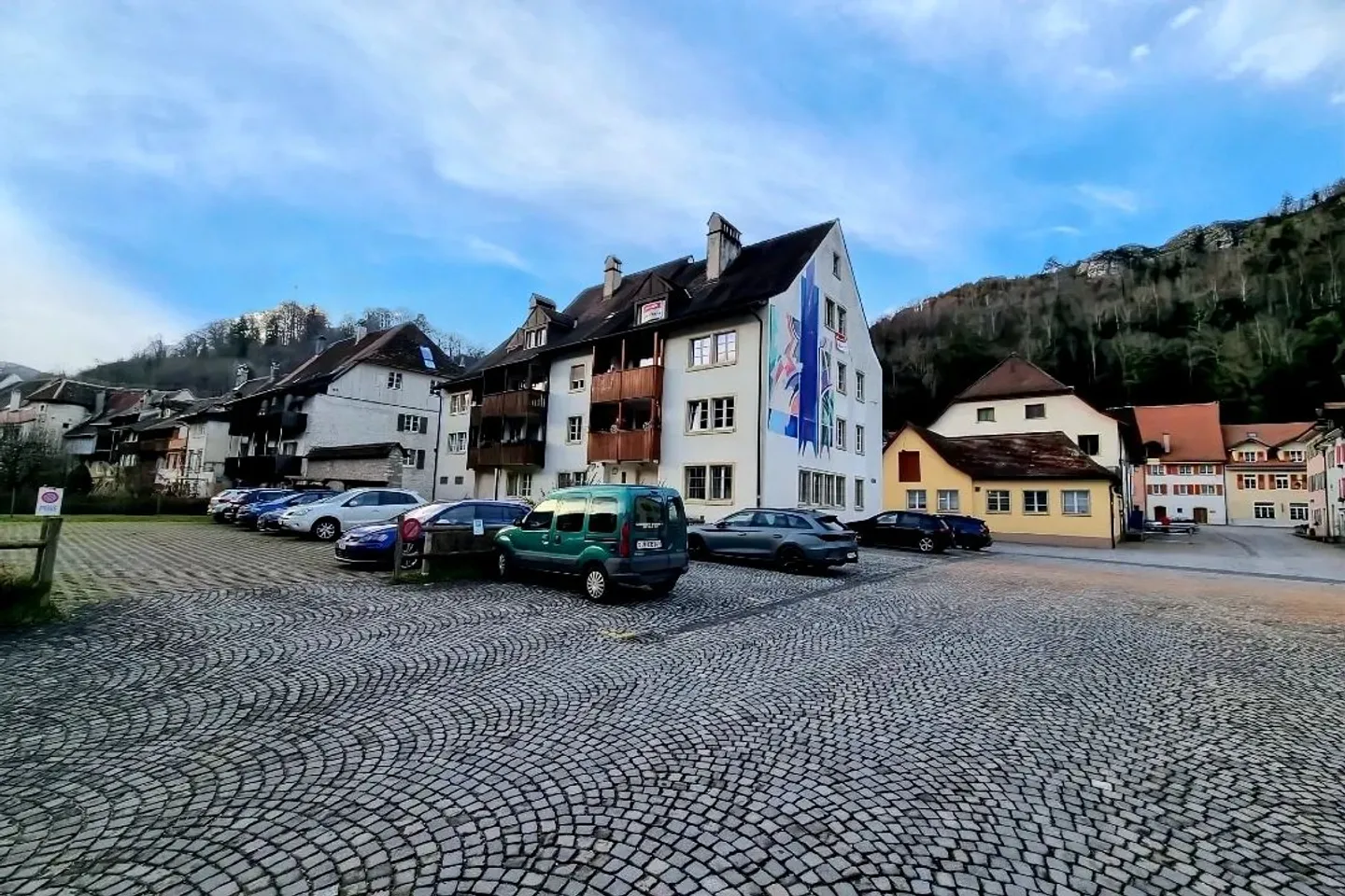 «Hervorragende Gewerbeflächen im HERZEN VON SAINT-URSANNE» - Foto 3 von 10
