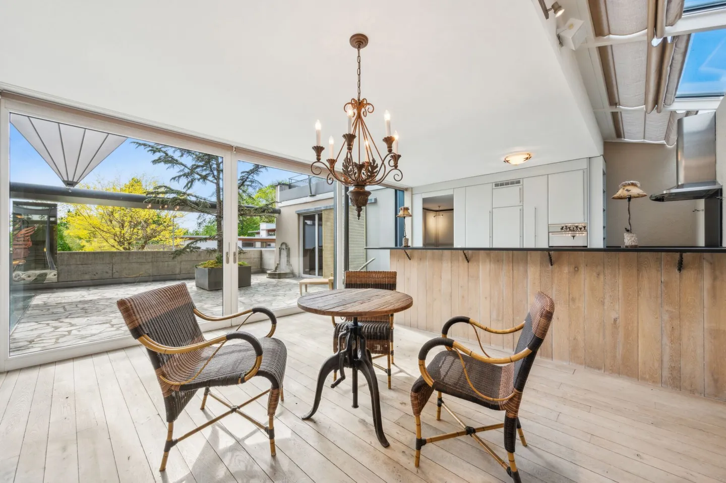 Exklusive 6.5-Zimmer-Villa in Seenähe - Foto 3 von 12