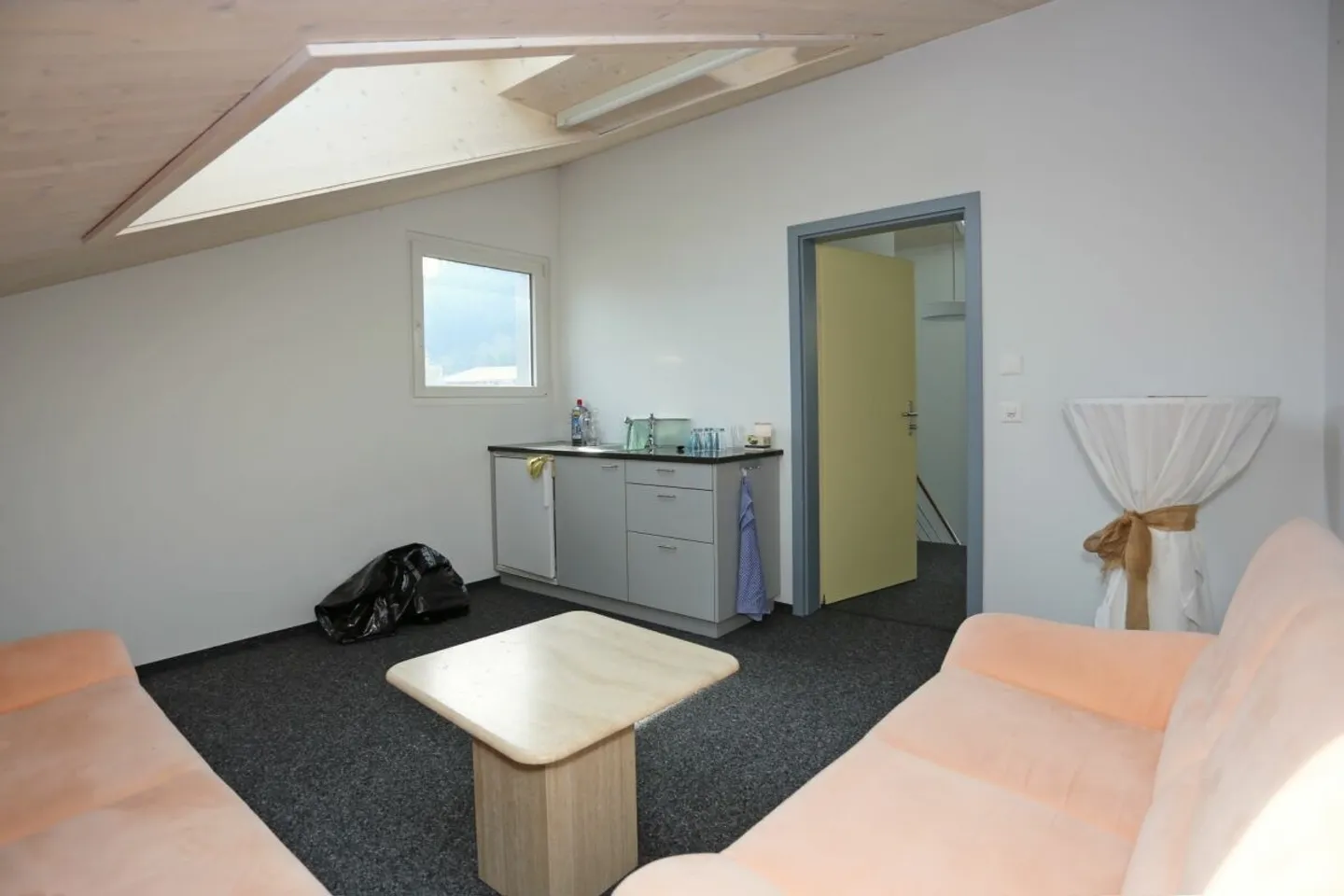 Heller Büroraum - Foto 1 von 6