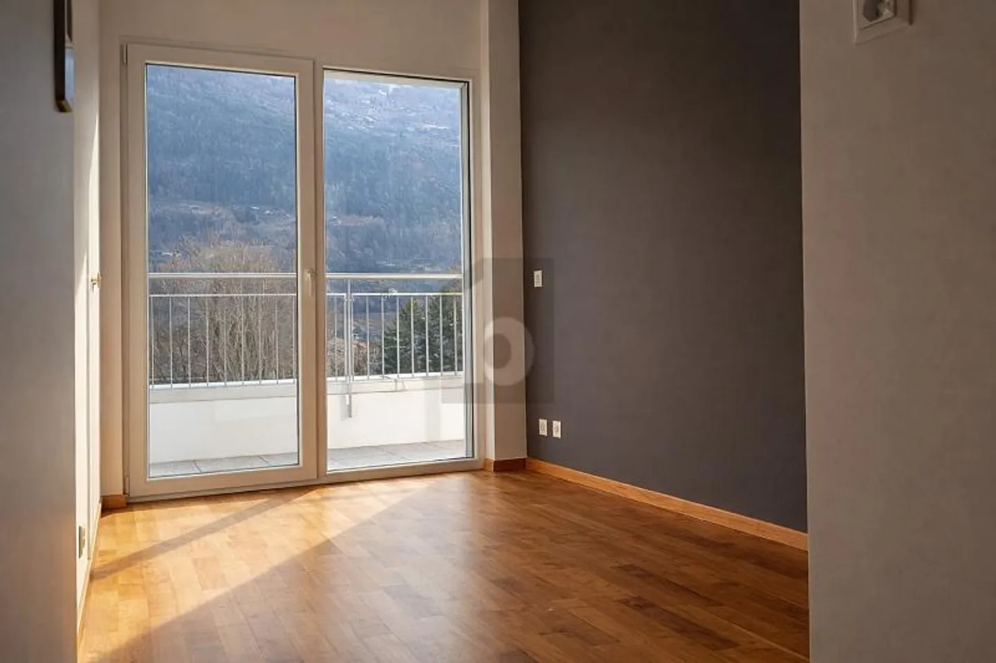 MODERN, SUNNY & UNOBSTRUCTED VIEW - Photo 4 of 6