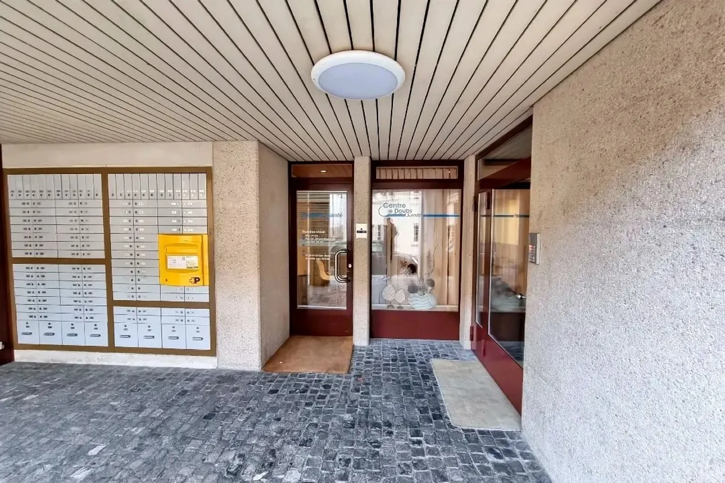 «Hervorragende Gewerbeflächen im HERZEN VON SAINT-URSANNE» - Foto 8 von 10