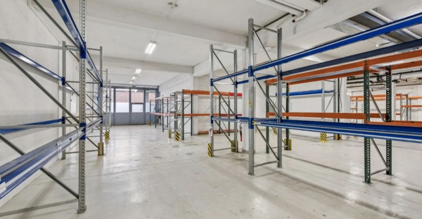 Vaud lokale Lager-Showroom-Depot-Archive zur Miete in Budron 600-1200 m2 - Foto 2 von 10