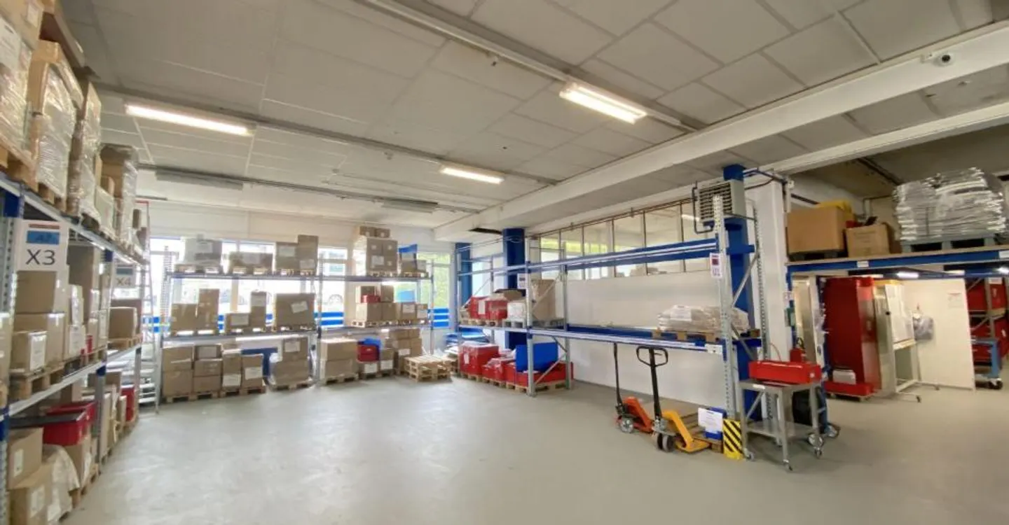 Vaud lokale Lager-Showroom-Depot-Archive zur Miete in Budron 600-1200 m2 - Foto 1 von 10