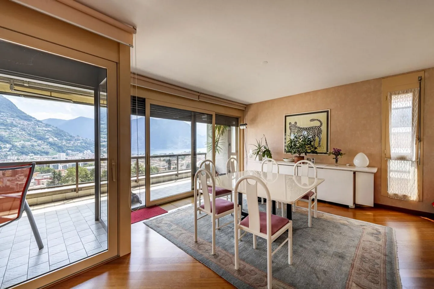 Attico di 5,5 stanze con vista sul lago e 4 posti auto - Foto 3 di 13