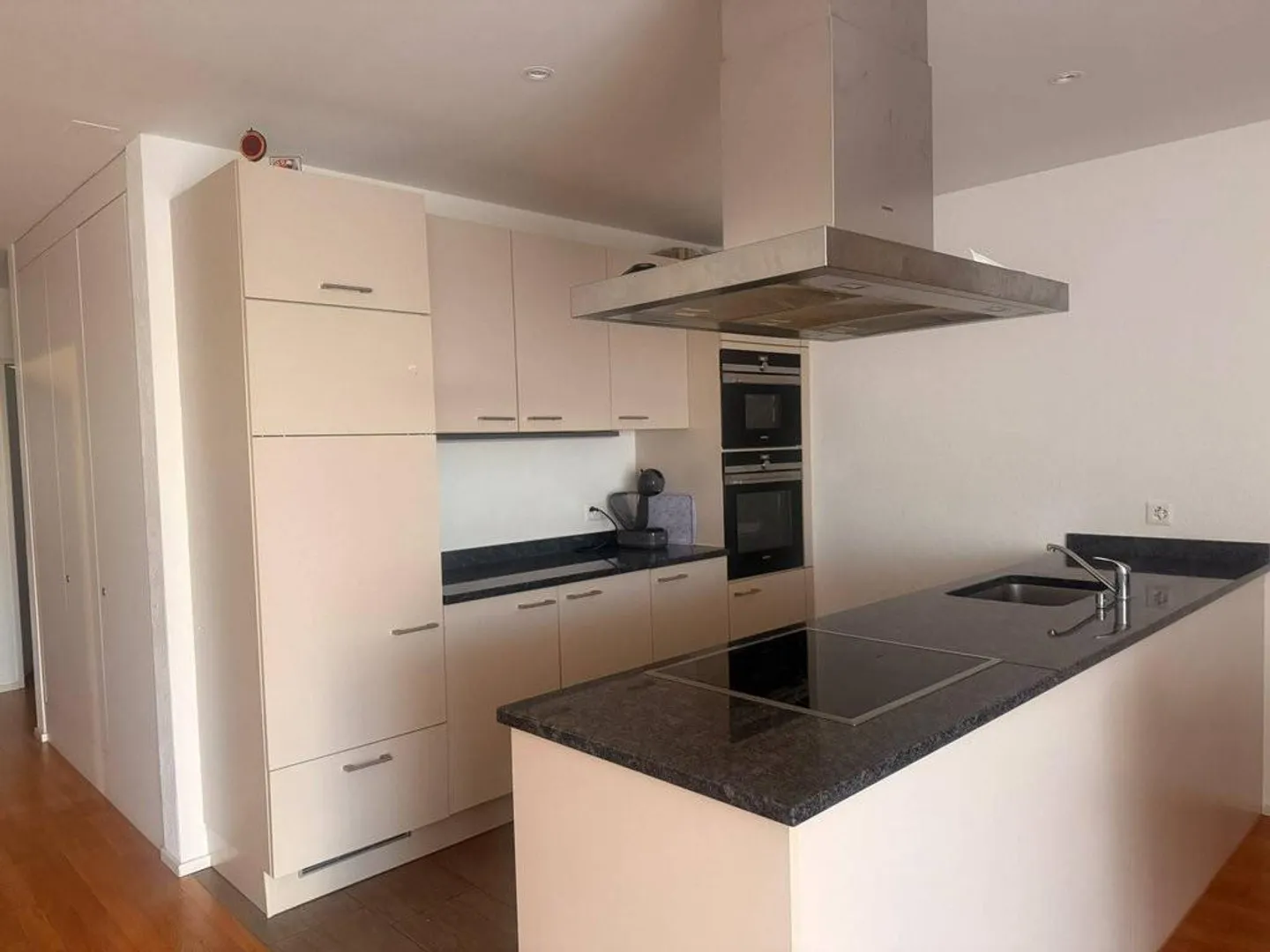 Appartement moderne de 4,5 pièces au rez-de-chaussée de 110 m2 - Vivre avec confort - Photo 3 sur 6