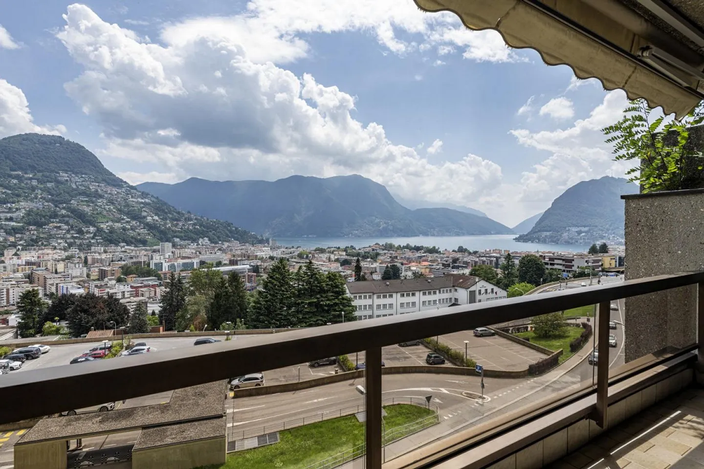 Attico di 5,5 stanze con vista sul lago e 4 posti auto - Foto 7 di 13