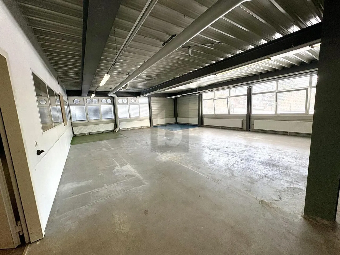 ESPACE UTILISABLE POLYVALENT - Photo 1 sur 6