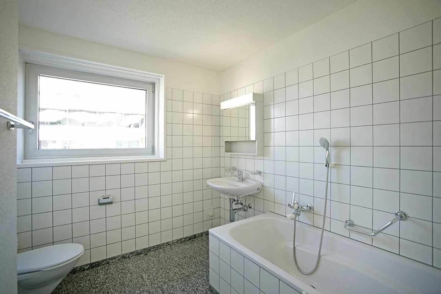 bright 4 1/2 room apartment with large sunny terrace - Photo 12 of 26