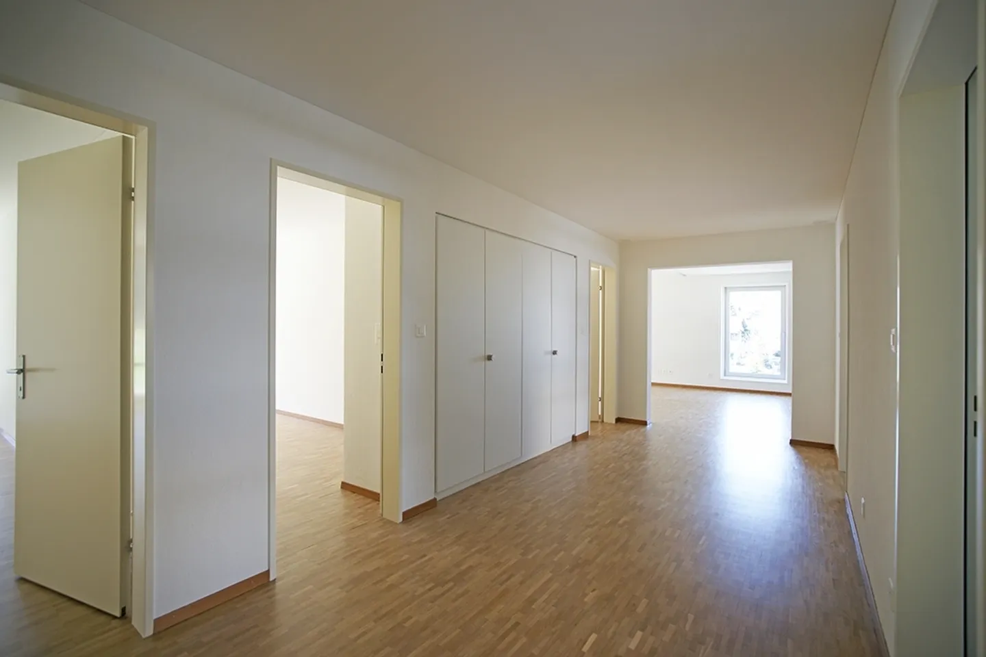 bright 4 1/2 room apartment with large sunny terrace - Photo 17 of 26
