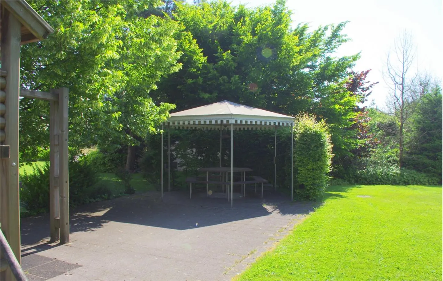 bright 4 1/2 room apartment with large sunny terrace - Photo 25 of 26