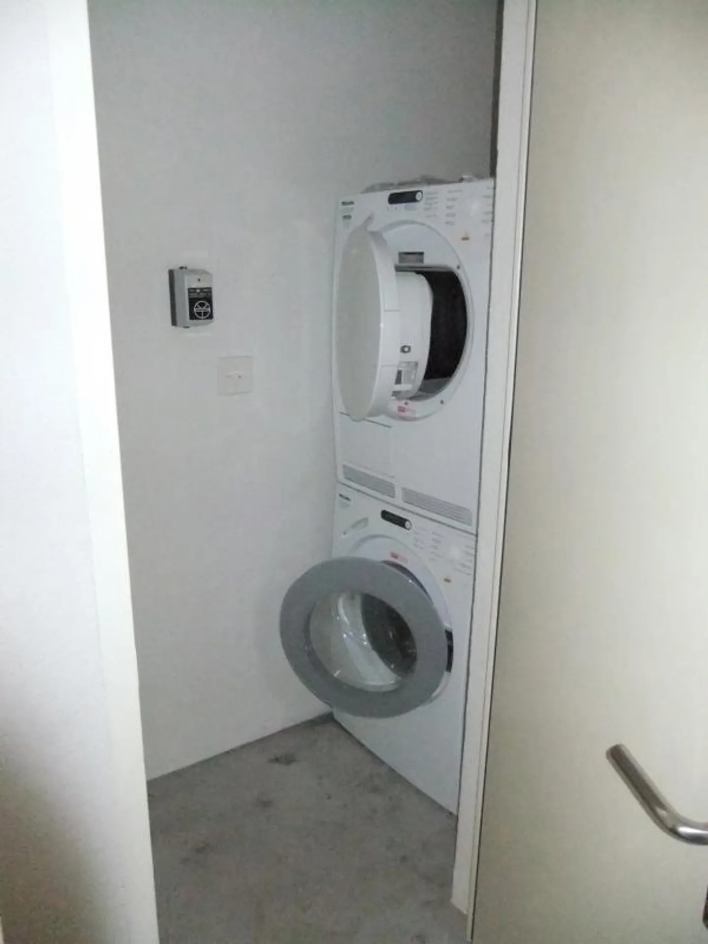 bright 4 1/2 room apartment with large sunny terrace - Photo 23 of 26