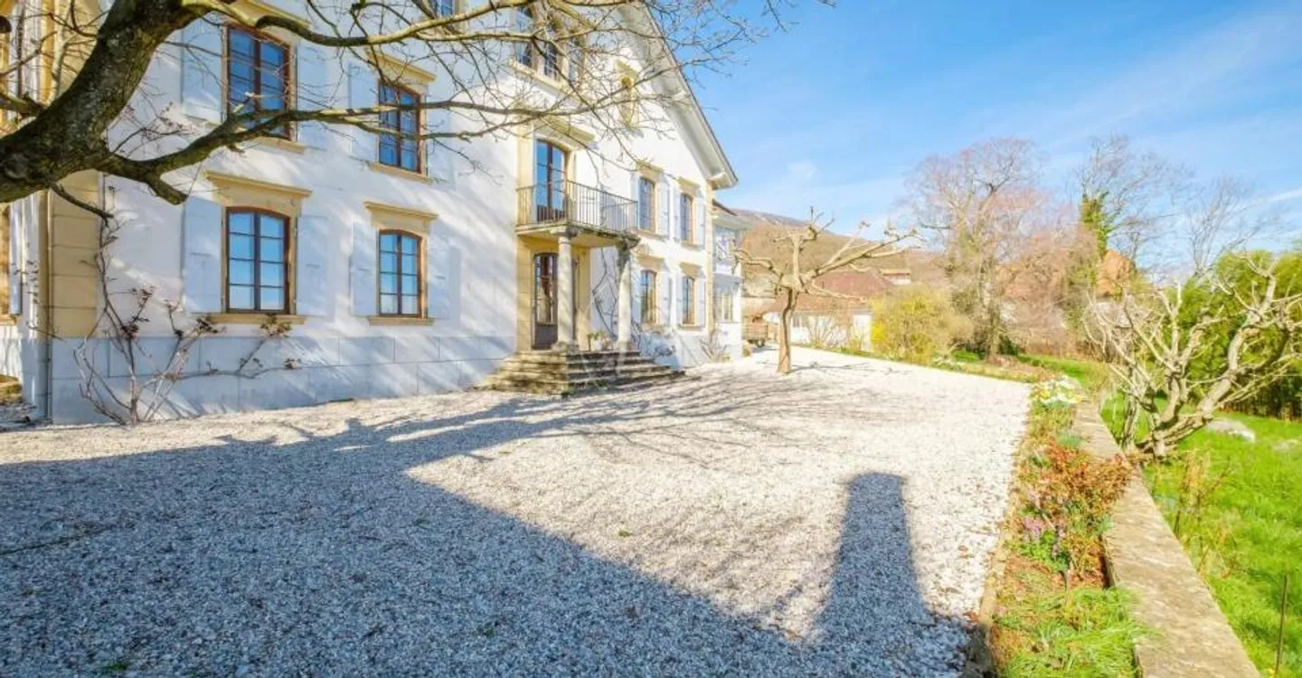 Klassifiziertes Herrenhaus, nahe einem Hektar ? 35 Minuten von Lausanne - Foto 3 von 11
