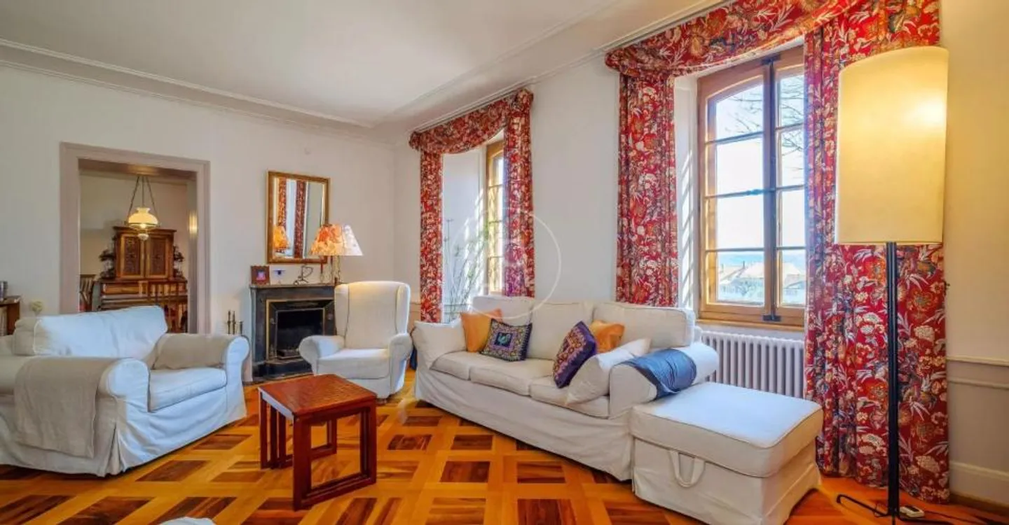 Klassifiziertes Herrenhaus, nahe einem Hektar ? 35 Minuten von Lausanne - Foto 4 von 11