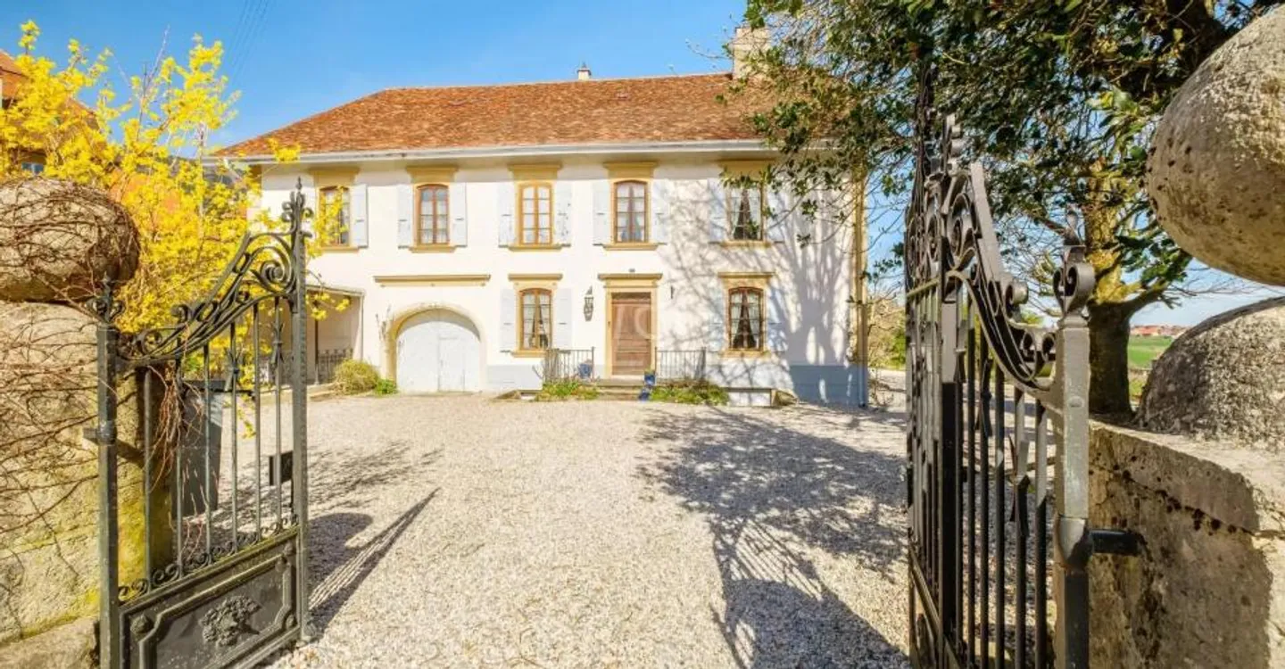 Klassifiziertes Herrenhaus, nahe einem Hektar ? 35 Minuten von Lausanne - Foto 1 von 11