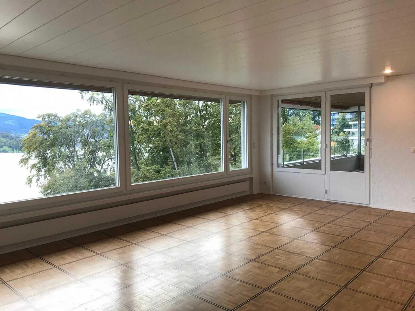 Vivere come in una casa unifamiliare con vista mozzafiato sul lago e sulle montagne - Foto 4 di 17