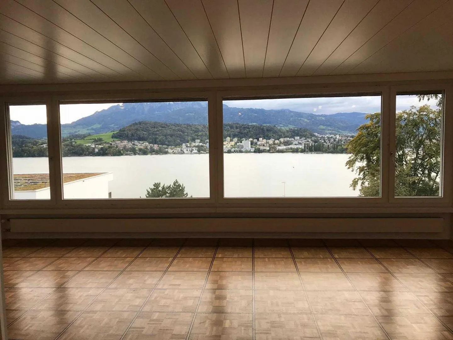 Vivere come in una casa unifamiliare con vista mozzafiato sul lago e sulle montagne - Foto 5 di 17