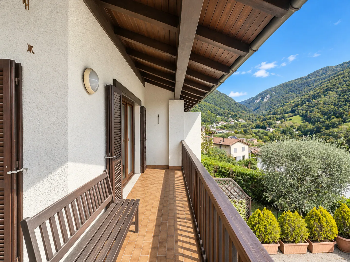 MAISON AVEC JARDIN ET GRANDE TERRASSE EN POSITION PANORAMIQUE - Photo 7 sur 15
