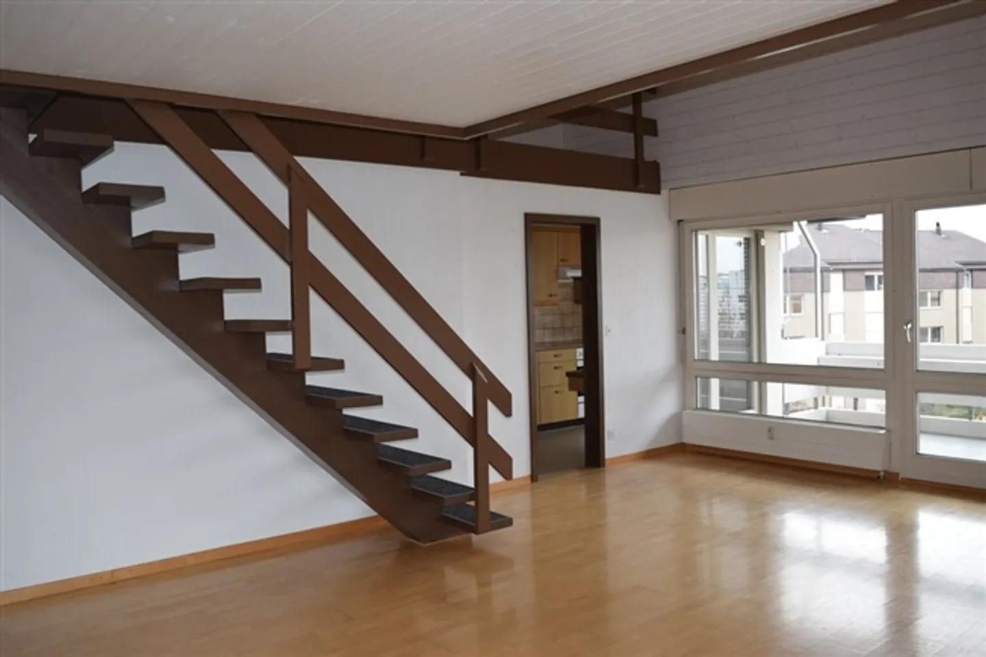 Apartment for rent - Photo 3 of 8