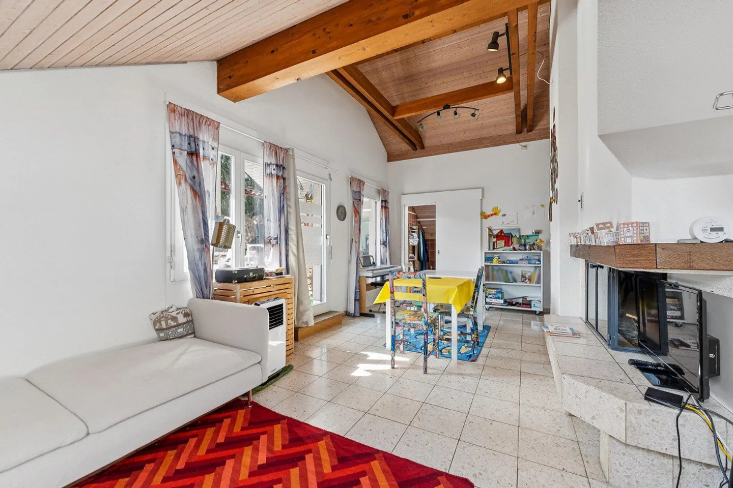 Charming 2.5-room apartment with large terrace - Photo 8 of 13