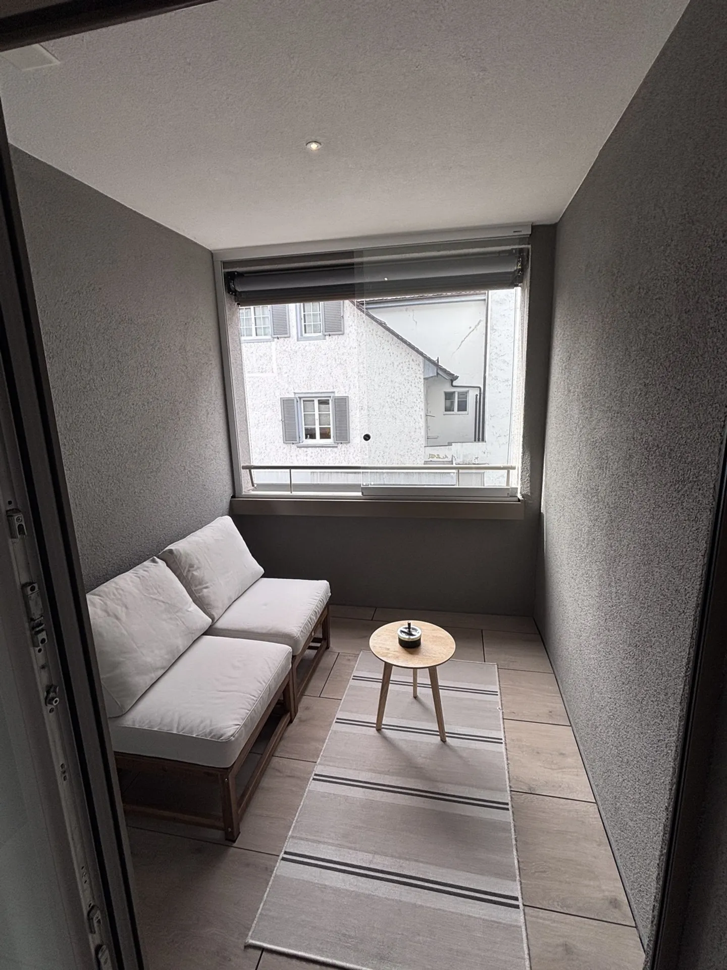 Modern Apartment with Balcony - Photo 9 of 10
