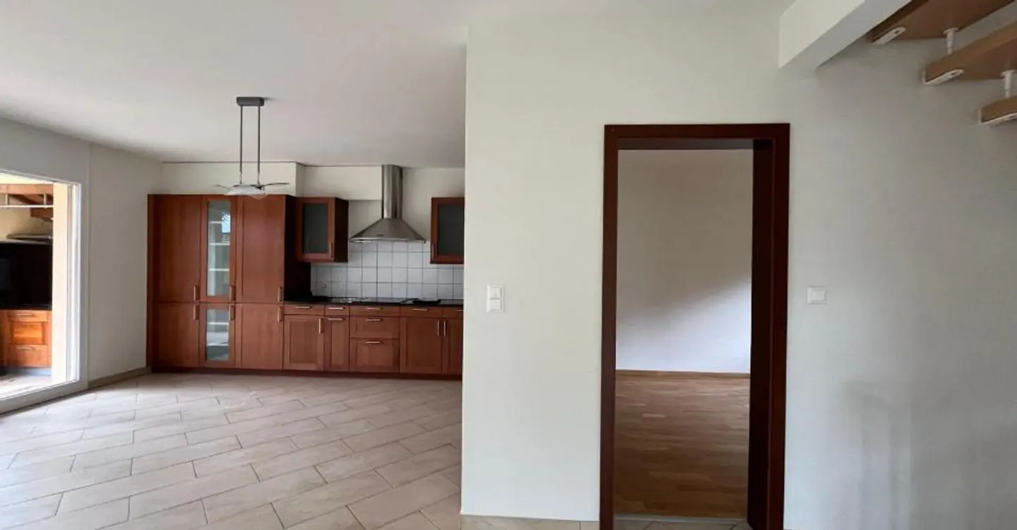 Magnificent semi-detached villa with 7 rooms in the heart of old Vernier - Photo 2 of 11