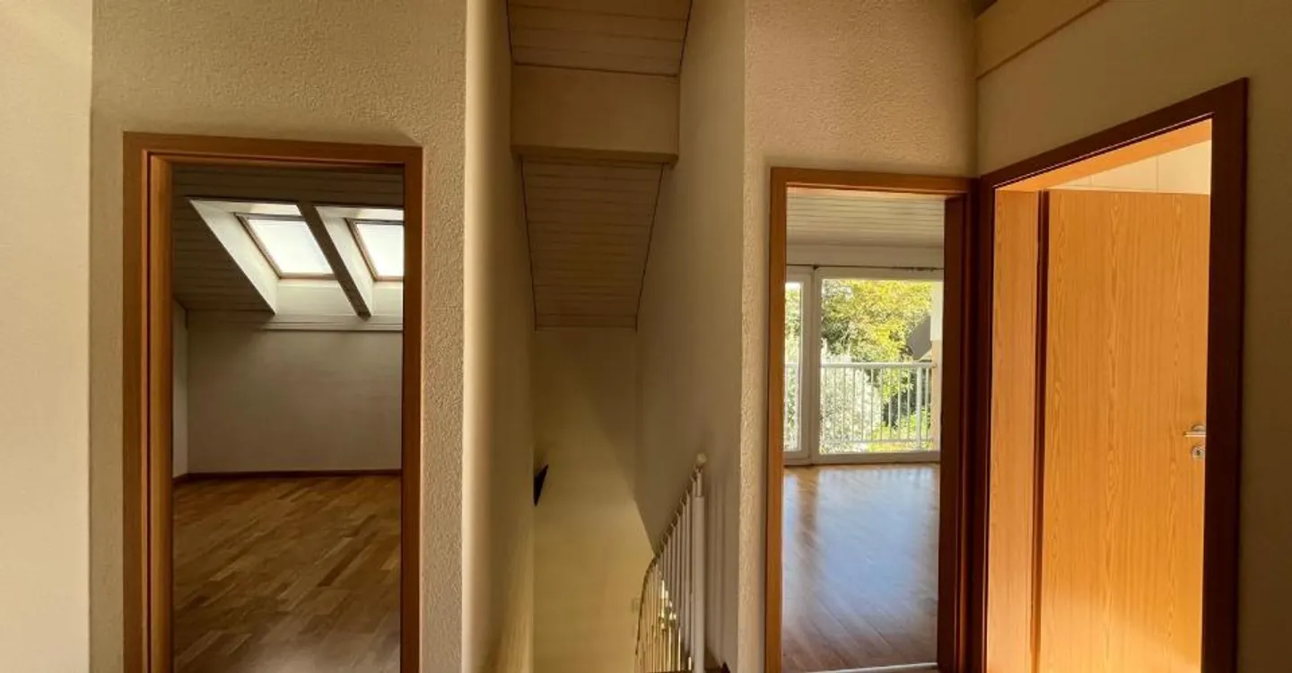 Magnificent semi-detached villa with 7 rooms in the heart of old Vernier - Photo 5 of 11