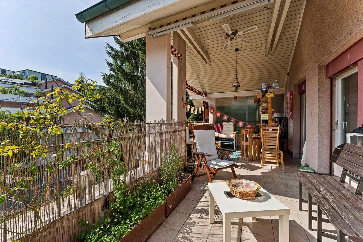 Charming 2.5-room apartment with large terrace - Photo 12 of 13