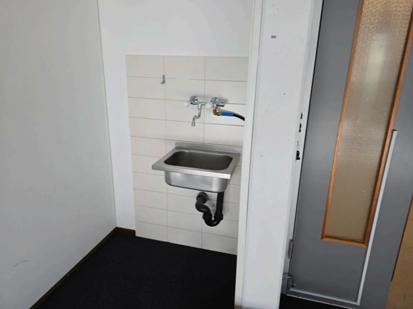 96m2 - Office near the center of Neuchâtel - Photo 3 of 7