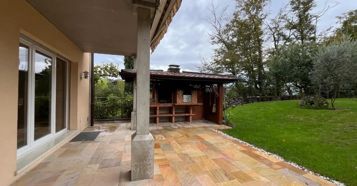 Magnificent semi-detached villa with 7 rooms in the heart of old Vernier - Photo 6 of 11