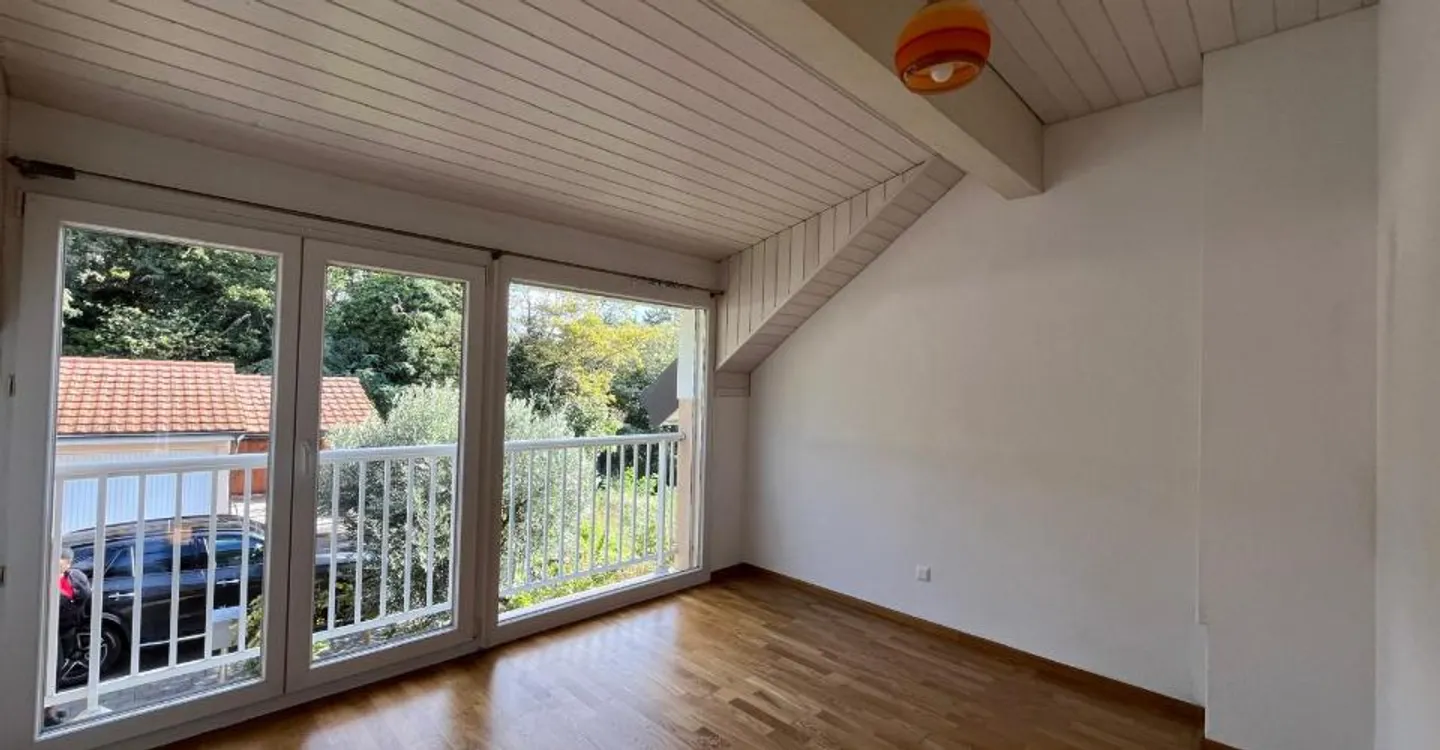Magnificent semi-detached villa with 7 rooms in the heart of old Vernier - Photo 7 of 11