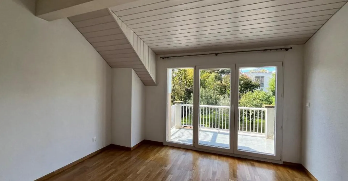 Magnificent semi-detached villa with 7 rooms in the heart of old Vernier - Photo 8 of 11