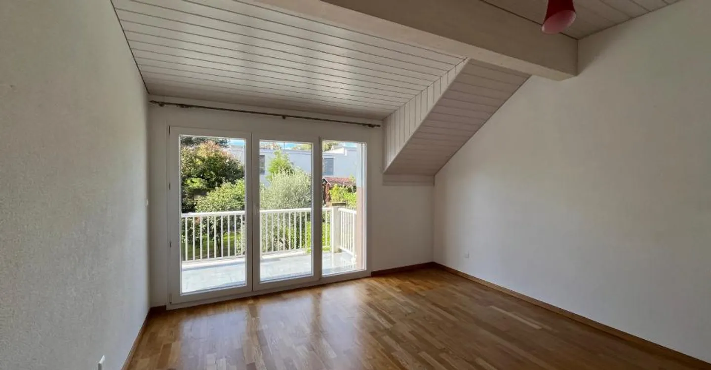 Magnificent semi-detached villa with 7 rooms in the heart of old Vernier - Photo 9 of 11