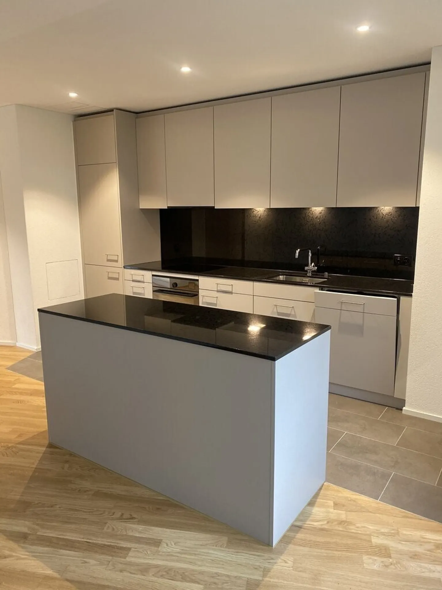 We are looking for you - Photo 5 of 9