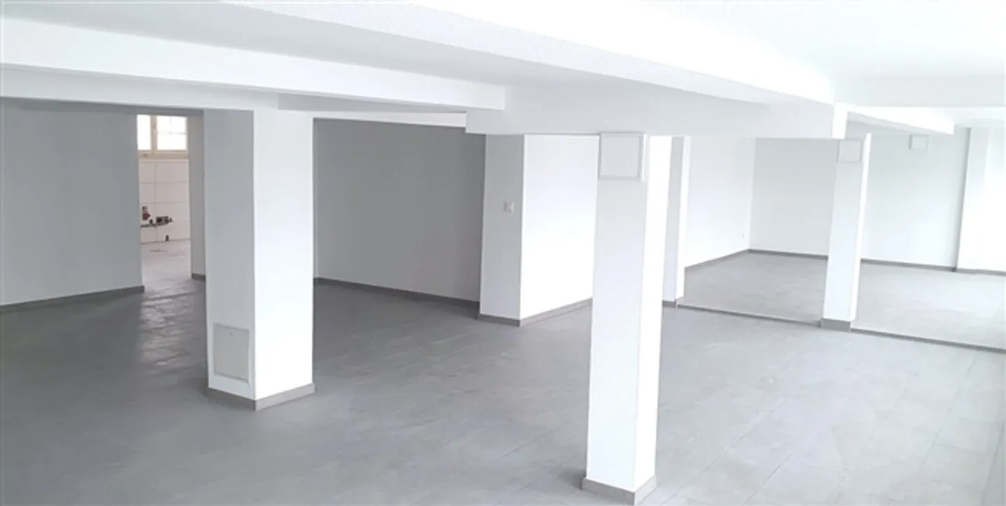 Espace commercial avec grande terrasse, idéal pour café/garde d'enfants/studio de Pilates ou de yoga - Photo 2 sur 8