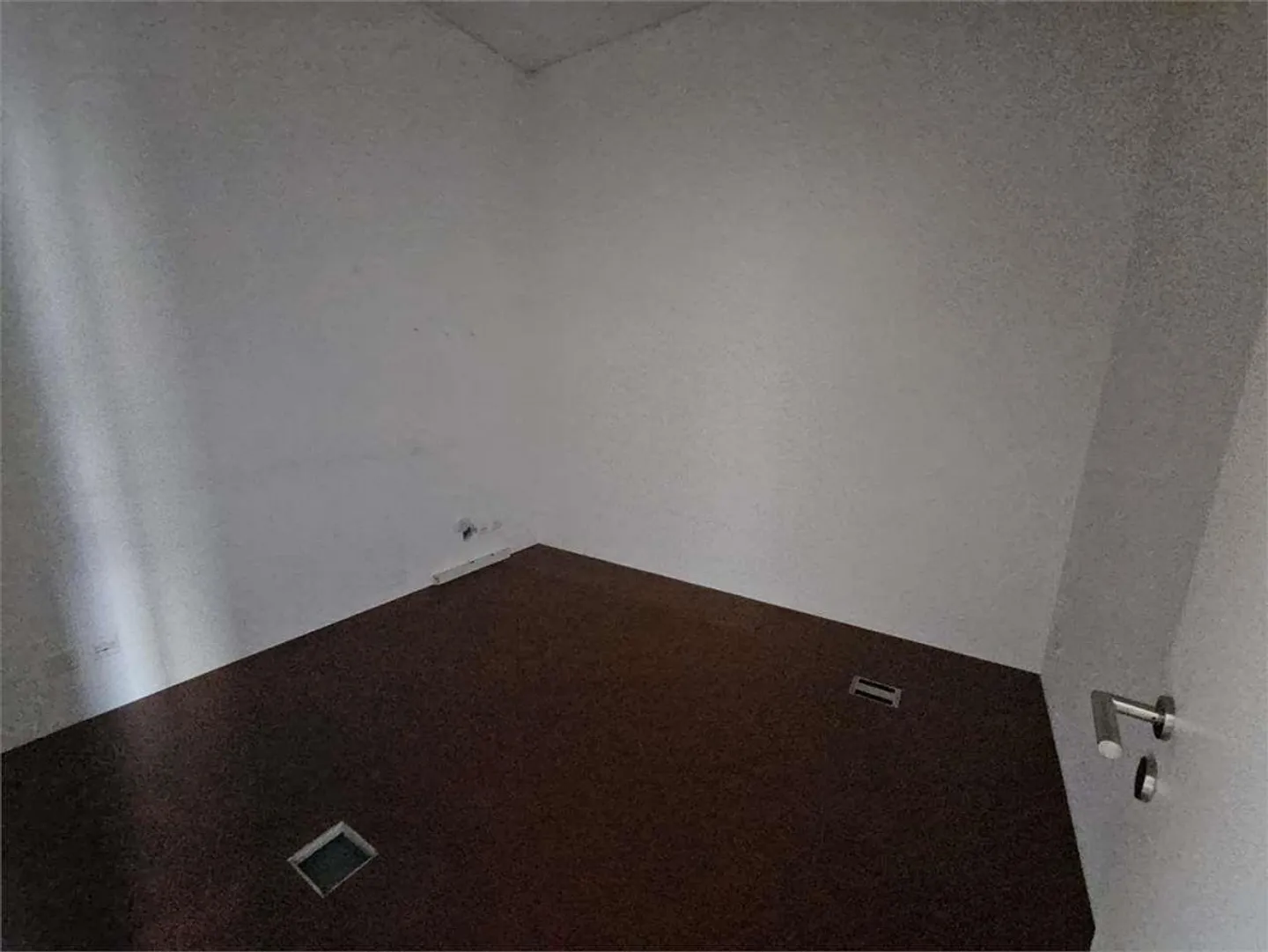 Bureau avec entrepôts - Photo 6 sur 13
