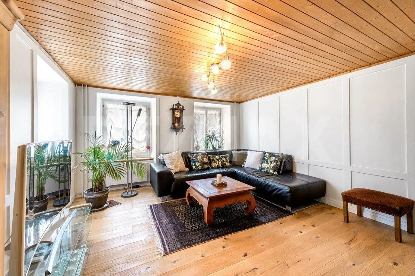 Well-maintained residential house with spacious terrace - Photo 2 of 13