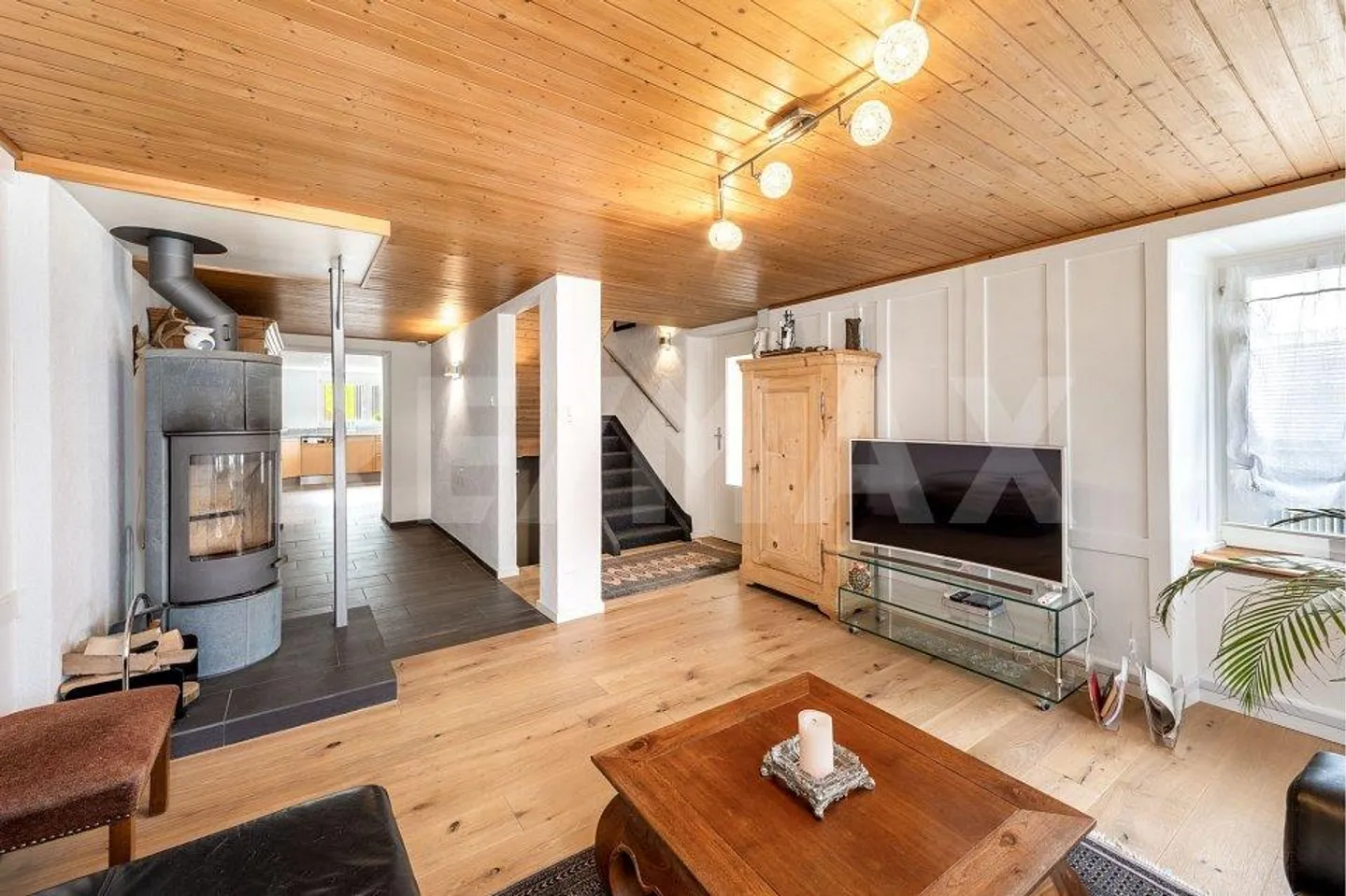 Well-maintained residential house with spacious terrace - Photo 3 of 13