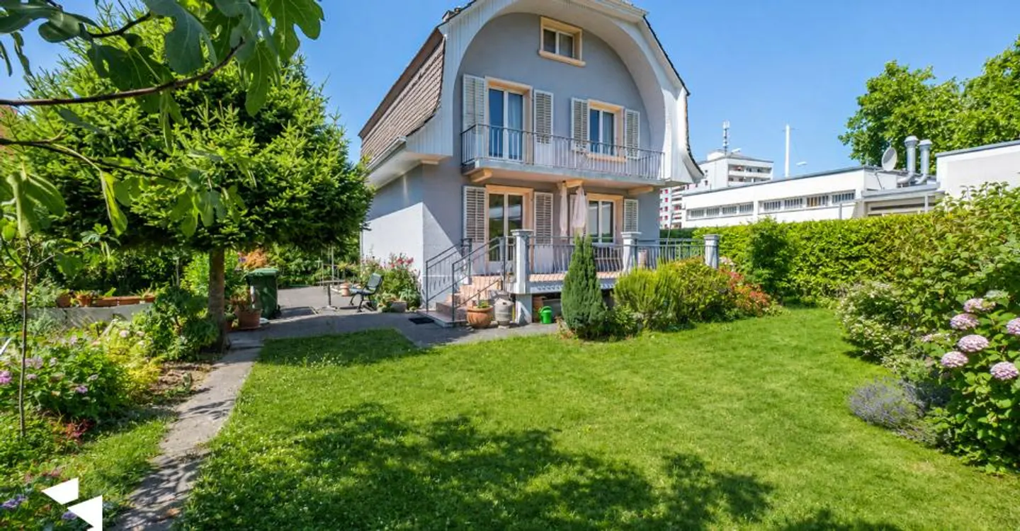Fehr Real Estate - Well-maintained 5.5-room single-family house in a central location - Photo 1 of 13